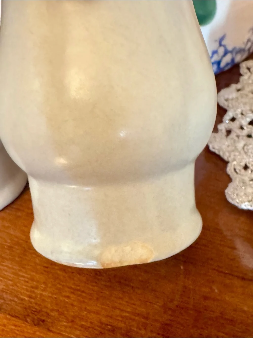 Vintage Pfaltzgraff Yorktowne salt and pepper shaker